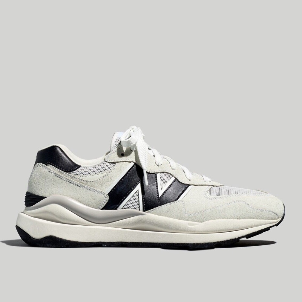New Balance Mens 57/40 Sneakers M5740HCE in Gray / Black - Picture 2 of 7